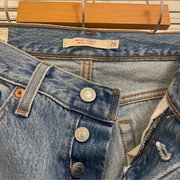 COPY - Levis wedgie fit light blue distressed high rise straight jeans - Picture 4 of 4